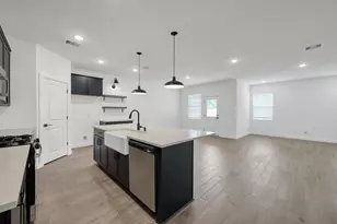 516 Monarch Trl, Huntsville, TX 77340 - Photo 5