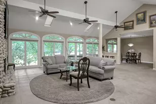 341 Rolling Hills Dr, Conroe, TX 77304 - Photo 9
