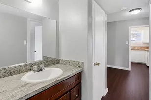 122 E Crosstimbers St, Houston, TX 77022 - Photo 5
