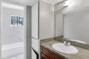 122 E Crosstimbers St, Houston, TX 77022 - Photo 7