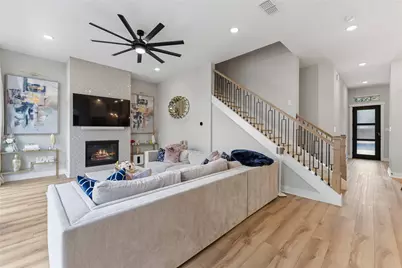 1717 Lindsey Ridge Drive, Houston, TX 77055 - Photo 3