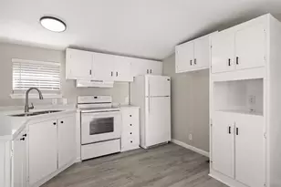 2222 N Austin Ave, Pearland, TX 77581 - Photo 11