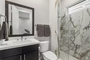 5638 Petty St, Houston, TX 77007 - Photo 7