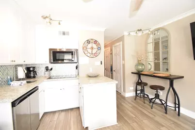 6102 Seawall Boulevard #114, Galveston, TX 77551 - Photo 5