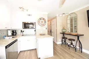 6102 Seawall Blvd, Galveston, TX 77551 - Photo 5