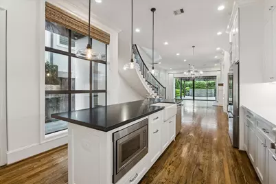 1301 Peden Street, Houston, TX 77006 - Photo 1