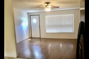 2107 Smith St, Waller, TX 77484 - Photo 3