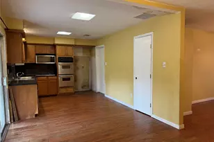 304 Brigadoon Ln, Friendswood, TX 77546 - Photo 5