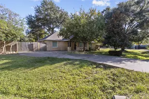 2201 Meadow Ln, La Marque, TX 77568 - Photo 3