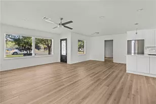 2201 Meadow Ln, La Marque, TX 77568 - Photo 9