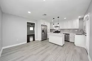 9238 Klondike St, Houston, TX 77075 - Photo 17