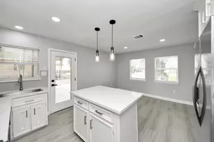 9238 Klondike St, Houston, TX 77075 - Photo 11