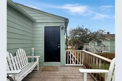 1919 Avenue O #D, Galveston, TX 77550 - Photo 1