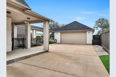 209 Hunters Lane, Friendswood, TX 77546 - Photo 3