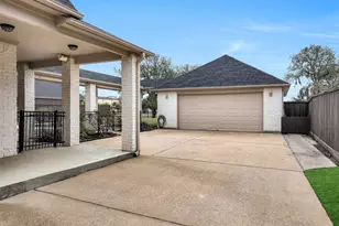 209 Hunters Ln, Friendswood, TX 77546 - Photo 3