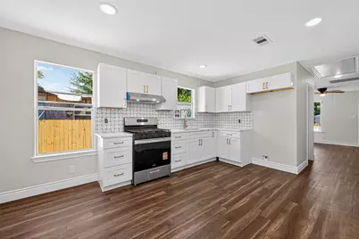 511 E Melville Drive, Crosby, TX 77532 - Photo 3