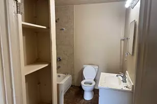 606 E 42nd St, Houston, TX 77022 - Photo 9