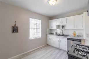 313 Evans St, Angleton, TX 77515 - Photo 9