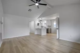 5802 Chrystell Ln, Houston, TX 77092 - Photo 9