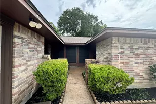 10415 Sageburrow Dr, Houston, TX 77089 - Photo 5