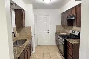 10415 Sageburrow Dr, Houston, TX 77089 - Photo 11
