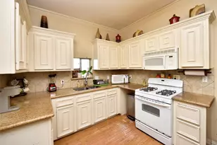 4104 Walker St, Houston, TX 77023 - Photo 15