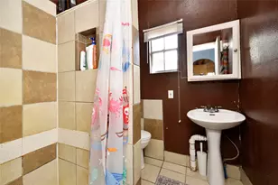 4104 Walker St, Houston, TX 77023 - Photo 17