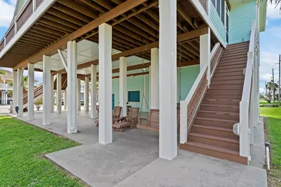 946 Raymond, Port Bolivar, TX 77650 - Photo 5