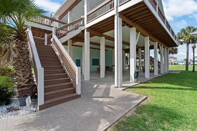 946 Raymond, Port Bolivar, TX 77650 - Photo 3