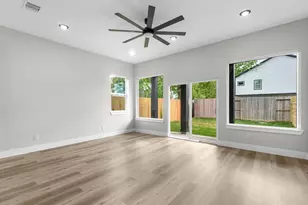 991 South Ln, Houston, TX 77088 - Photo 3