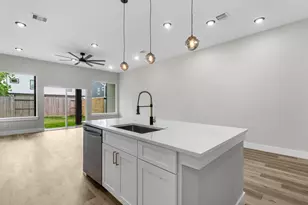 991 South Ln, Houston, TX 77088 - Photo 9