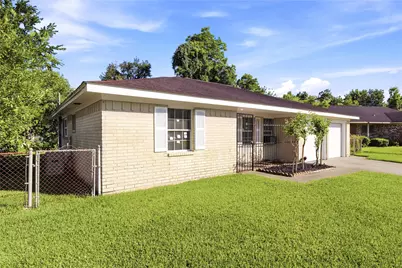 211 Estelle Circle, Texas City, TX 77591 - Photo 3