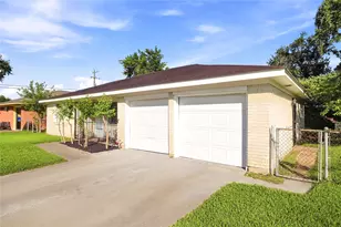 211 Estelle Cir, Texas City, TX 77591 - Photo 5