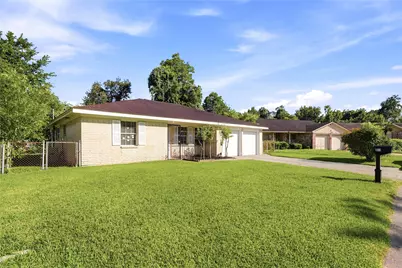 211 Estelle Circle, Texas City, TX 77591 - Photo 7