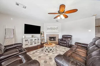 801 Rocky Rose Court, La Marque, TX 77568 - Photo 9