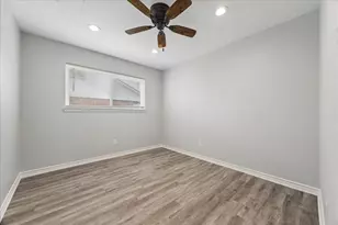 2811 Frostwood Cir, Dickinson, TX 77539 - Photo 11