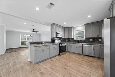 2811 Frostwood Circle, Dickinson, TX 77539 - Photo 3