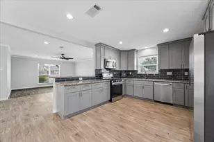 2811 Frostwood Cir, Dickinson, TX 77539 - Photo 3