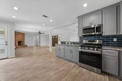 2811 Frostwood Circle, Dickinson, TX 77539 - Photo 9