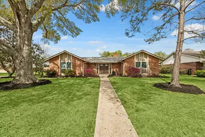 2811 Frostwood Circle, Dickinson, TX 77539 - Photo 1