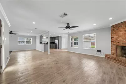 2811 Frostwood Circle, Dickinson, TX 77539 - Photo 7