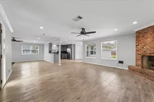 2811 Frostwood Cir, Dickinson, TX 77539 - Photo 7