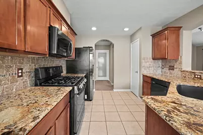 10235 Mills Run Drive, Houston, TX 77070 - Photo 9
