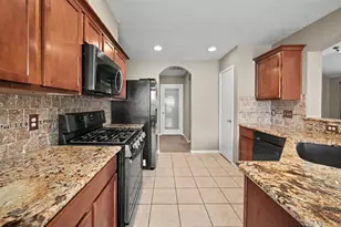 10235 Mills Run Dr, Houston, TX 77070 - Photo 9