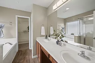 10235 Mills Run Dr, Houston, TX 77070 - Photo 13