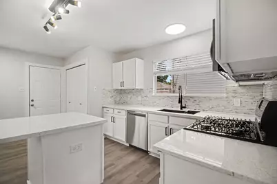 431 Laurel Timbers Drive, Houston, TX 77339 - Photo 7