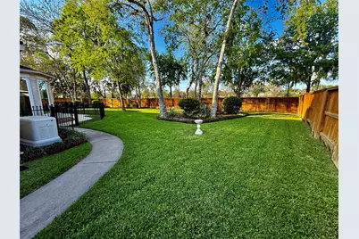 7807 Elm Tree Court, Sugar Land, TX 77479 - Photo 9