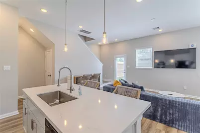 8124 Esther Acres Lane, Houston, TX 77088 - Photo 7