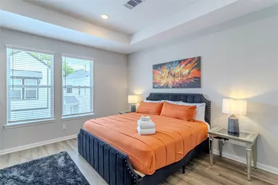 8124 Esther Acres Lane, Houston, TX 77088 - Photo 19