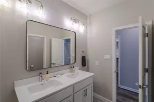 8124 Esther Acres Ln, Houston, TX 77088 - Photo 23